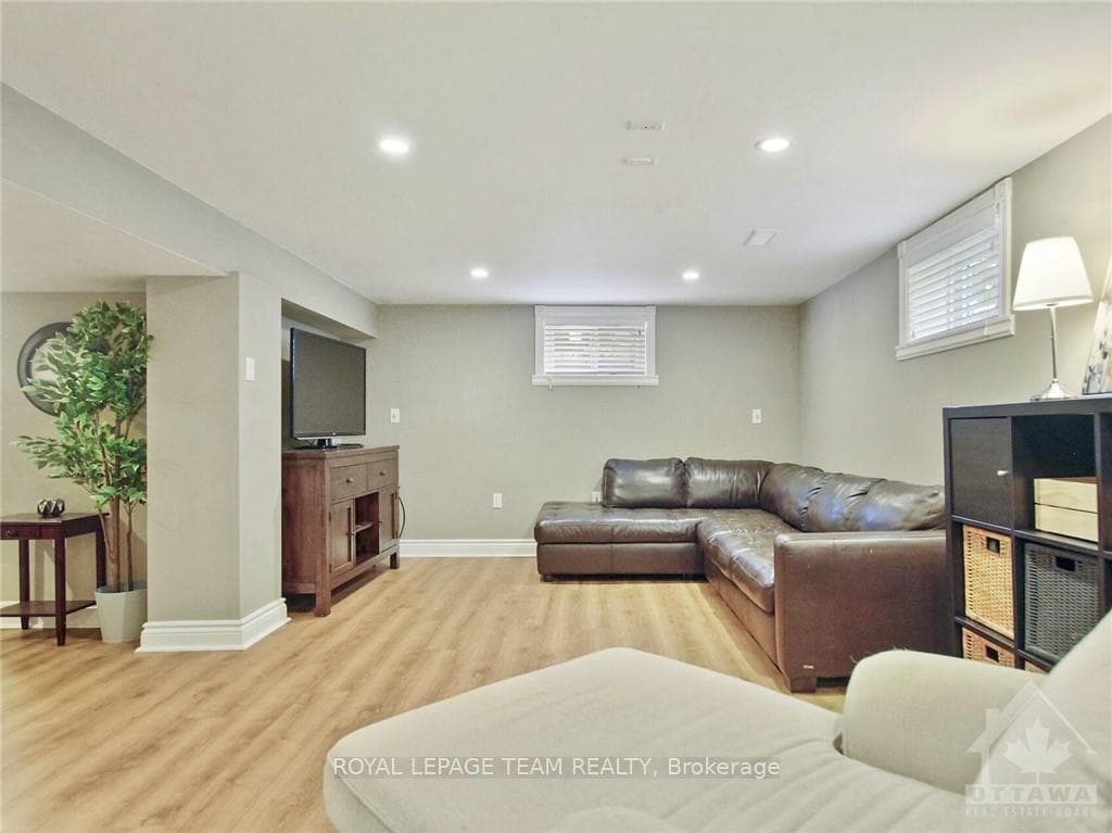 26 ROUNDHAY Drive photo 25