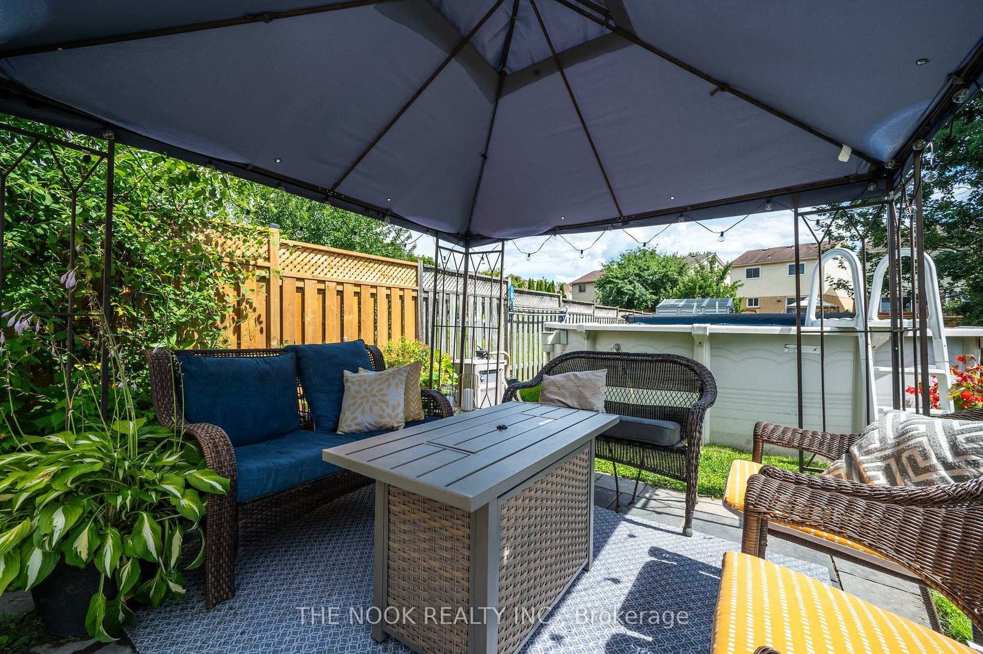 150 Sandringham Drive photo 37