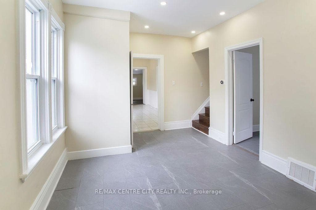 66 Adelaide Street photo 8