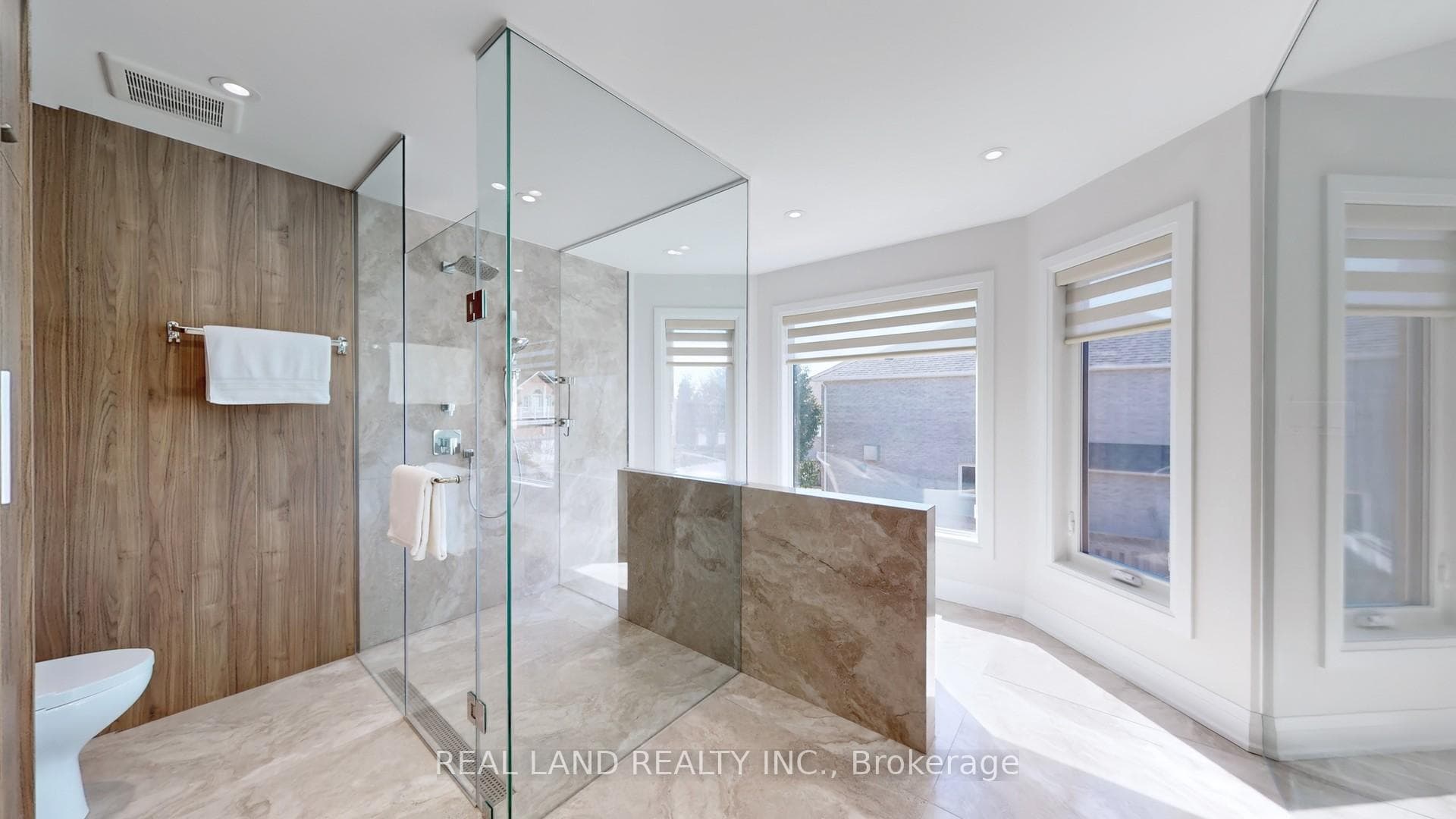 172 Manhattan Drive photo 31