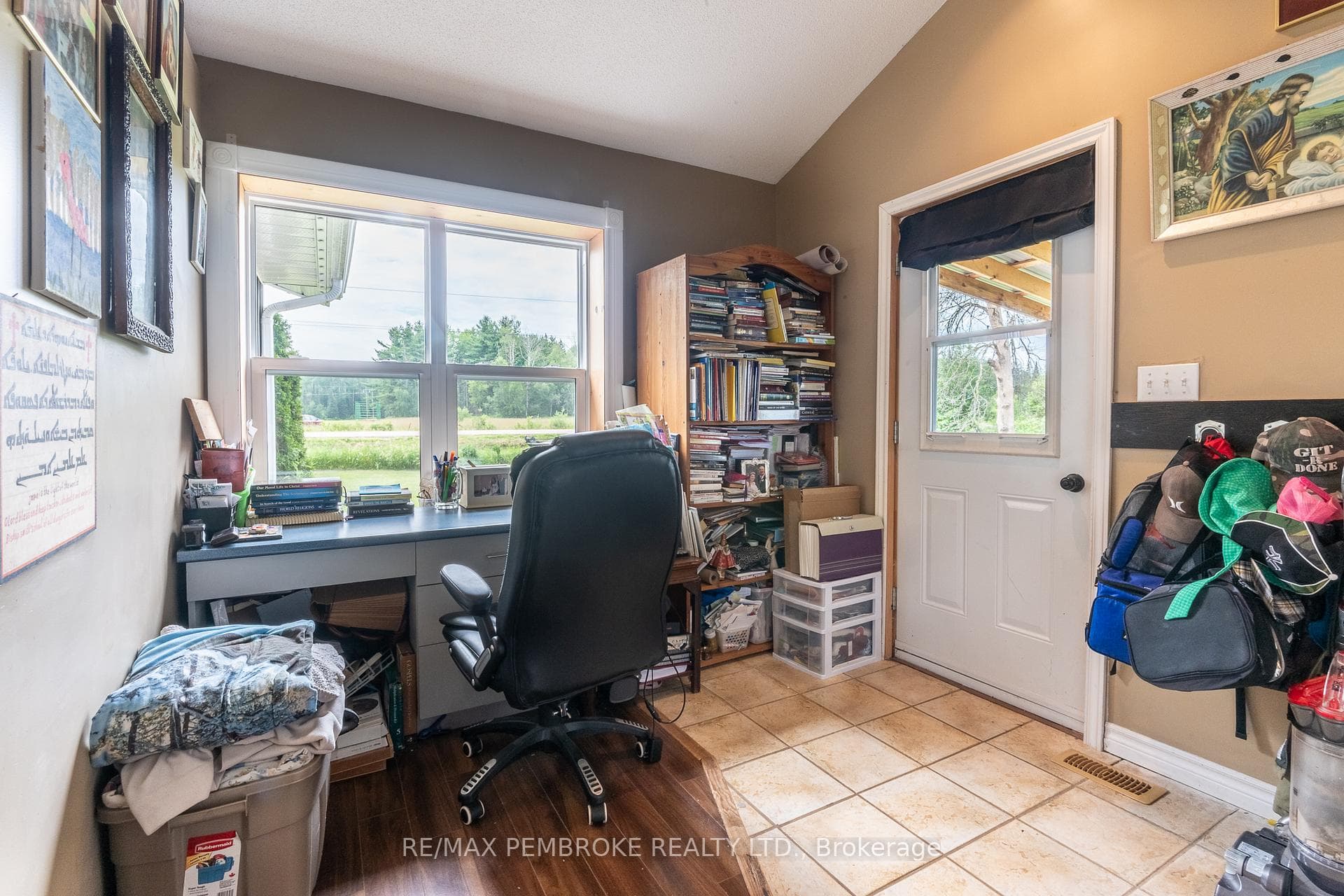 1890 Queensline Road photo 32