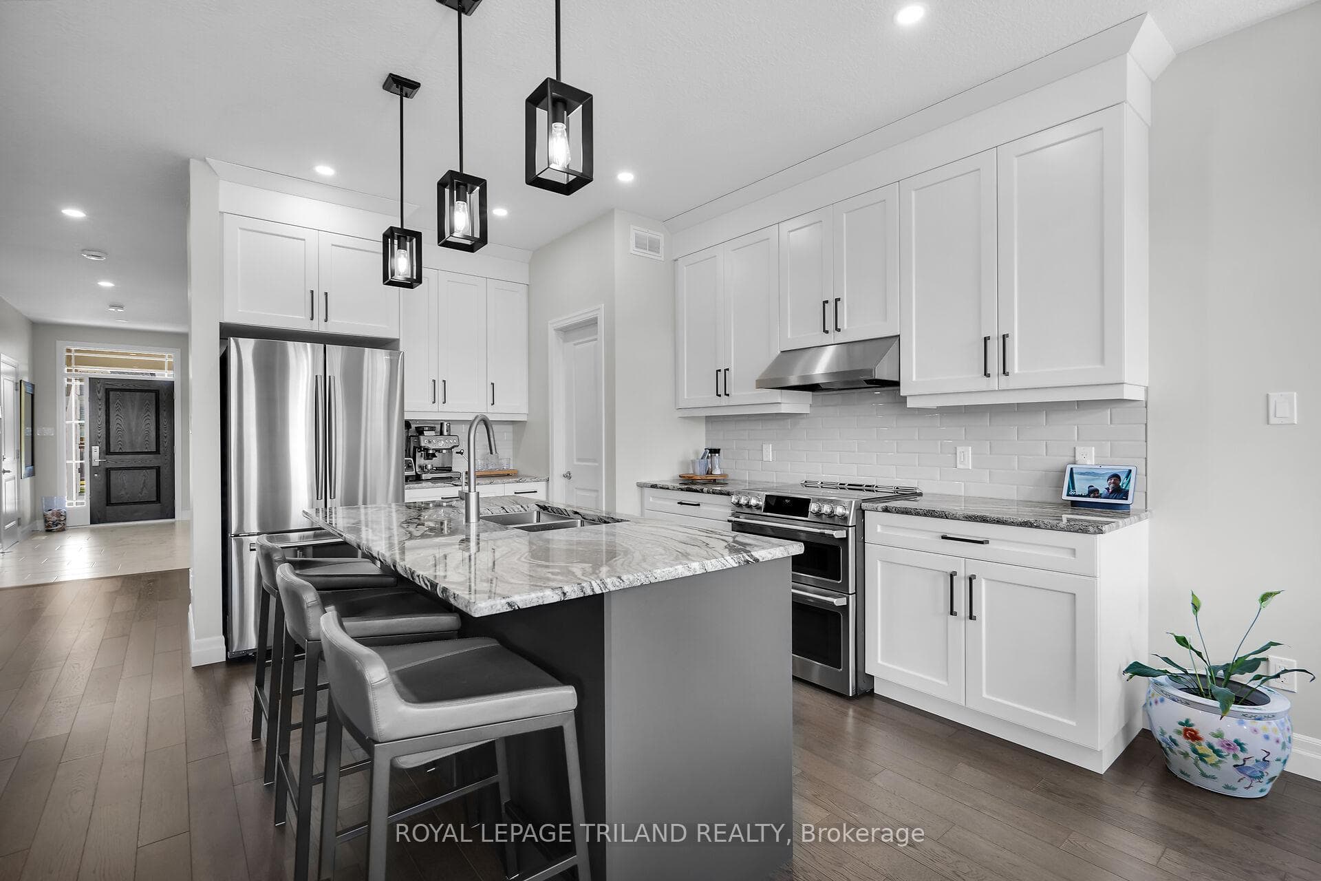 Main Floor: Bright and Spacious Kitchen