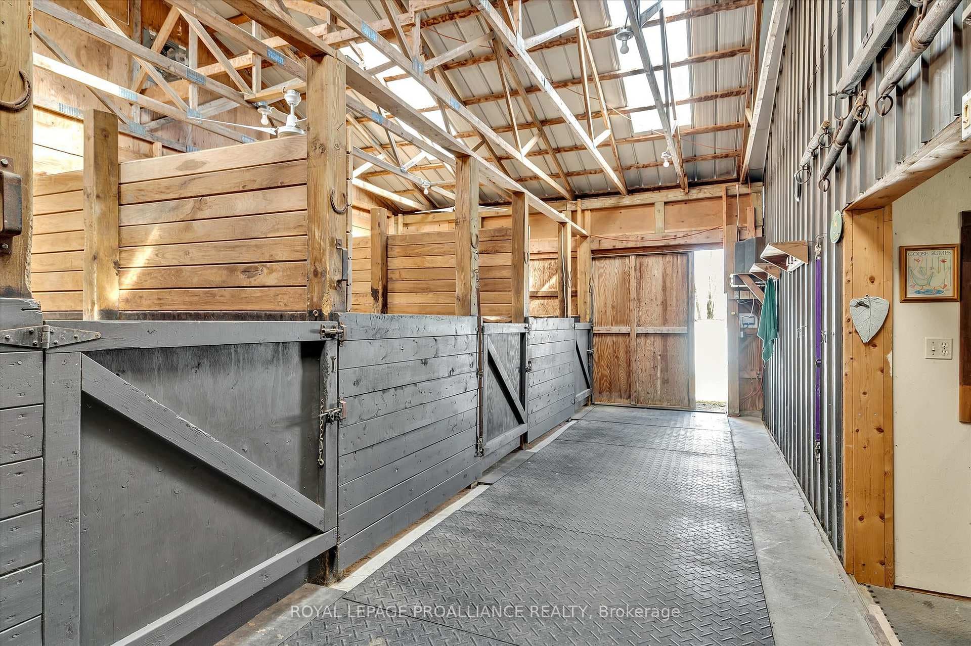 110 Greenwood Road photo 41