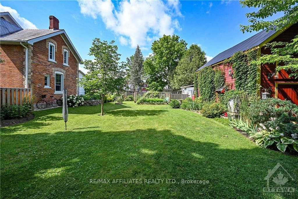 214 THOMAS Street photo 5
