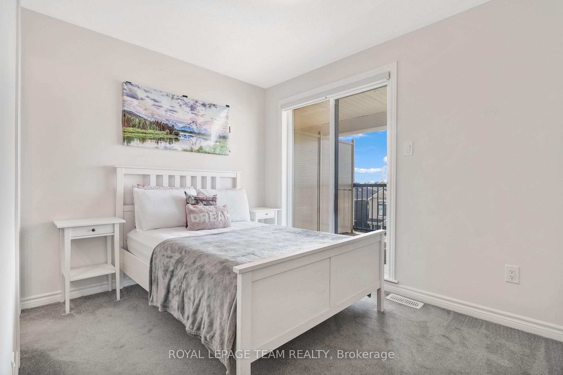 2274 Watercolours Way photo 17