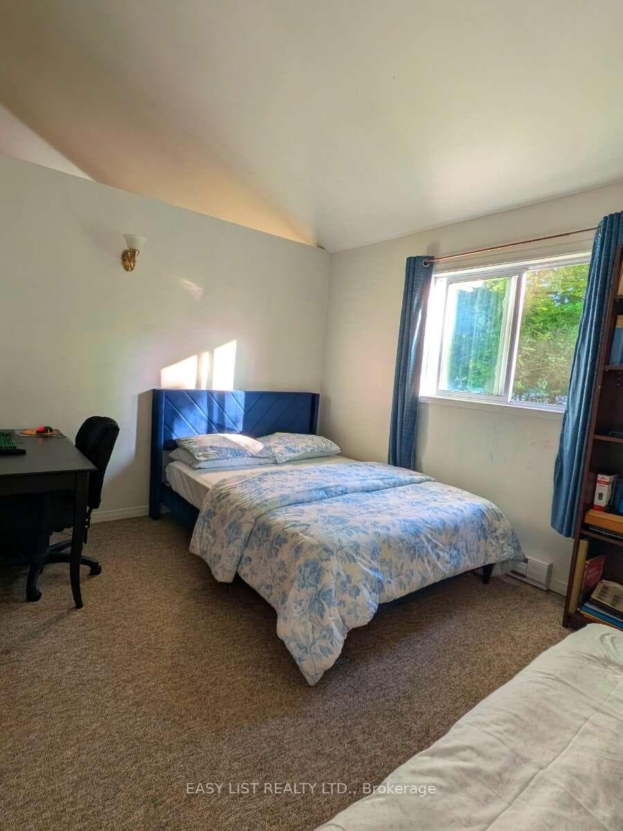 2135 Champlain Road photo 10