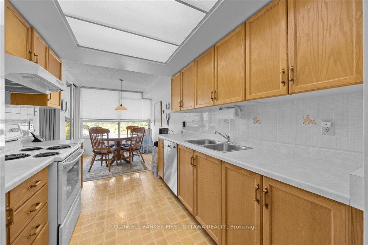 1510 Riverside Drive Unit 606 photo 14