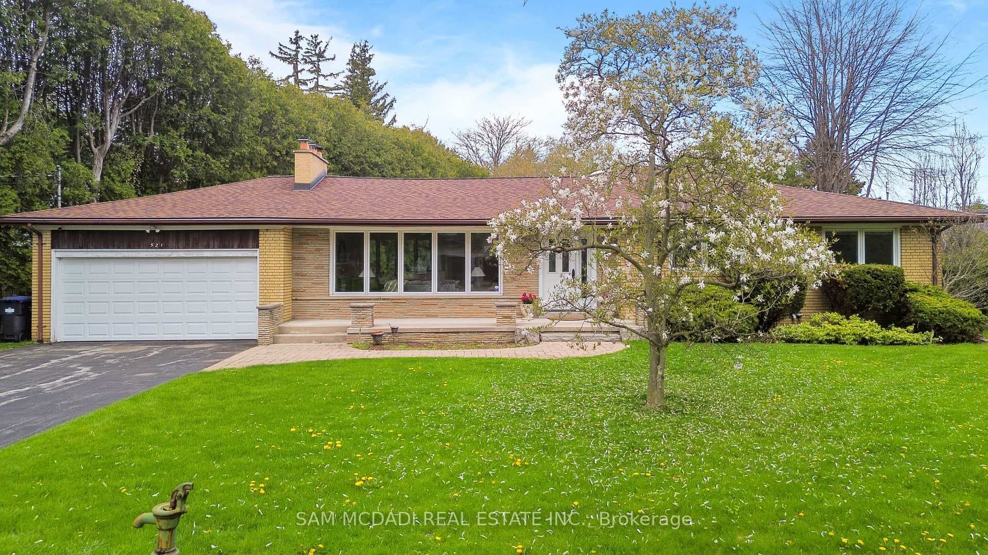 521 Vanessa Crescent photo 2