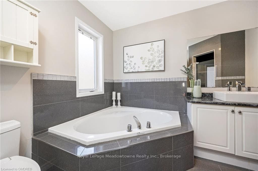 207 SHERWOOD Road photo 20