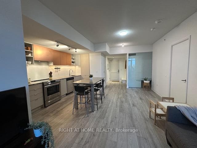 26 Gibbs Road Unit 642 photo 3