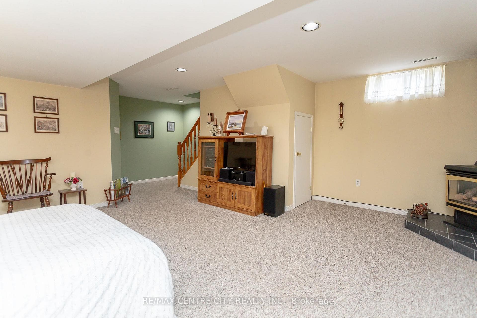373 Chestnut Street photo 30
