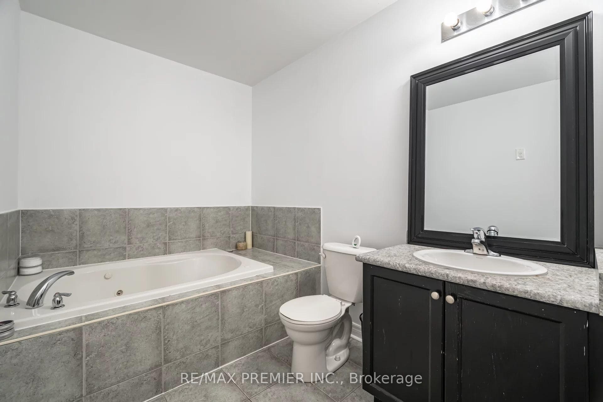 8 Bradley Avenue Unit 20 photo 22
