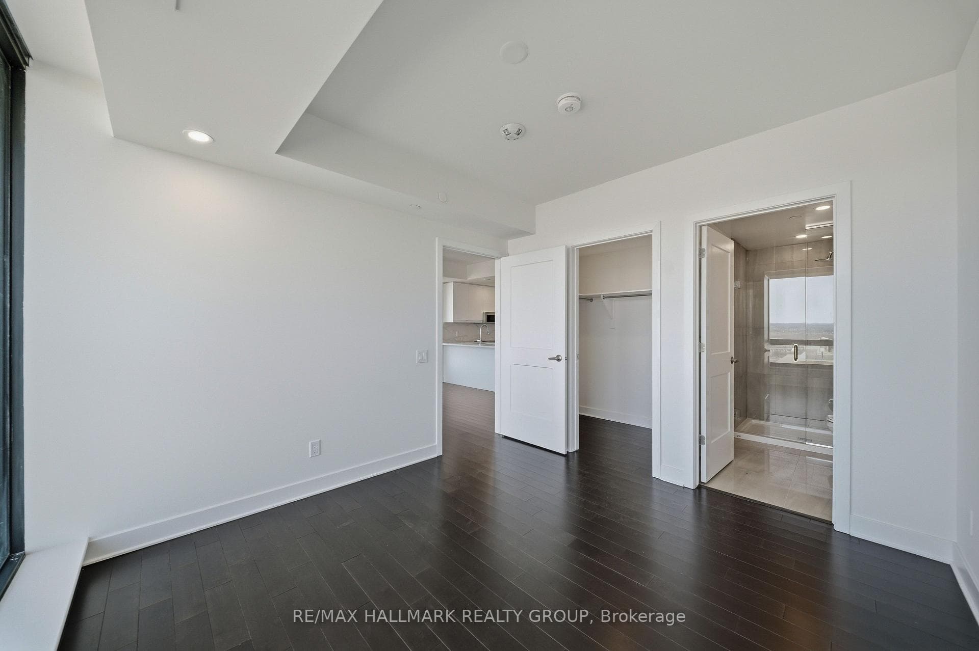 180 George Street Unit 2406 photo 17