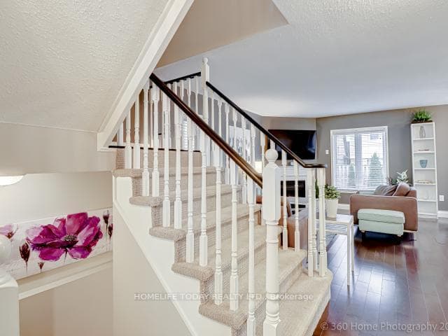 5 Donlevy Crescent photo 16