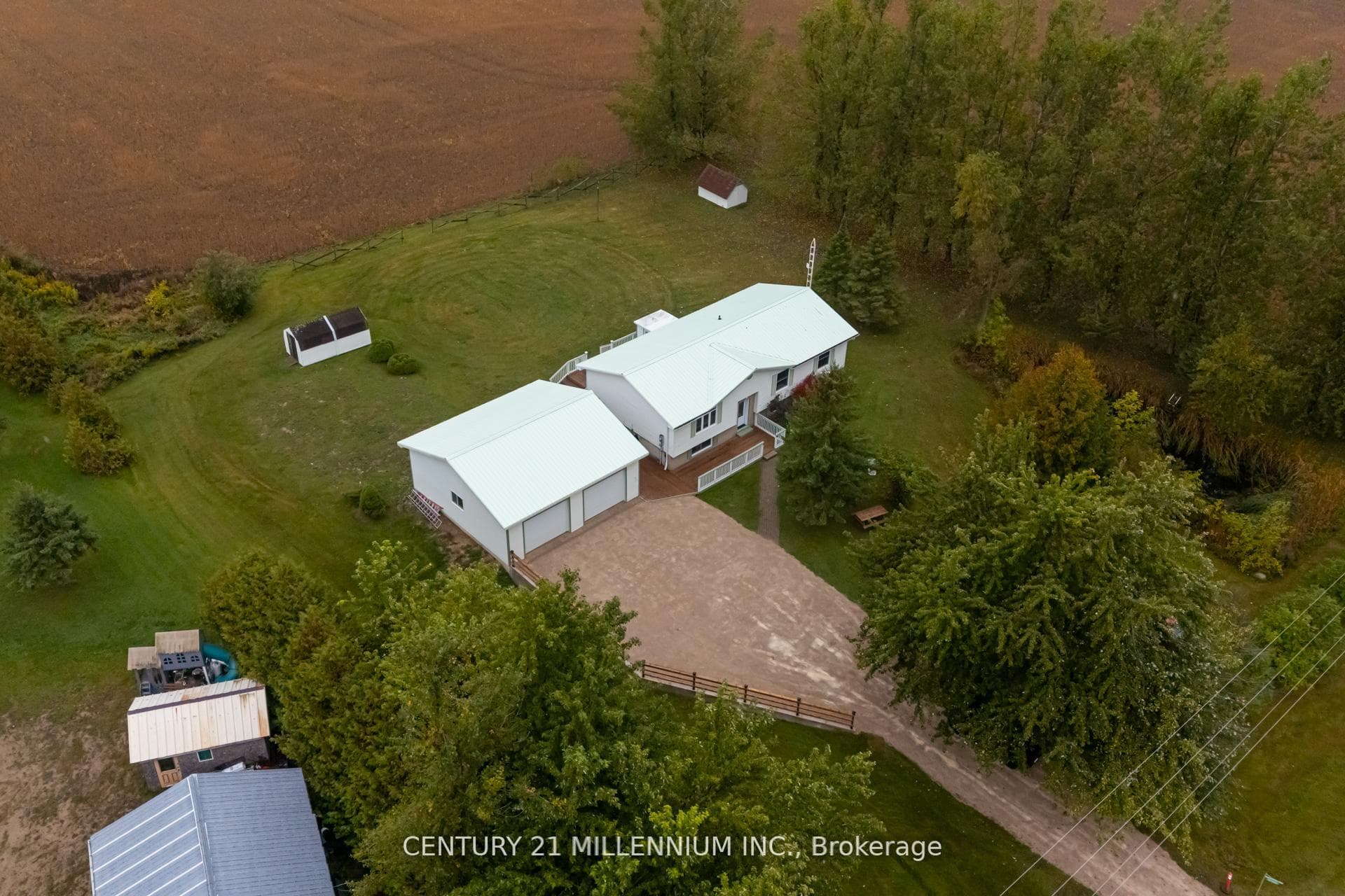 077286 7th Line photo 1