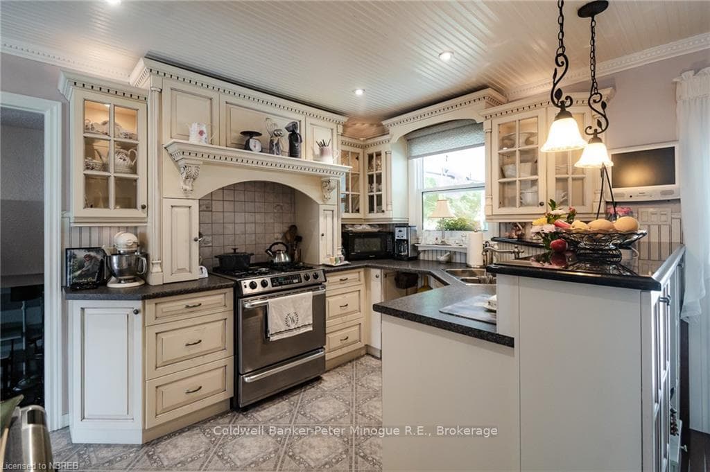 99 TWEEDSMUIR Drive photo 17