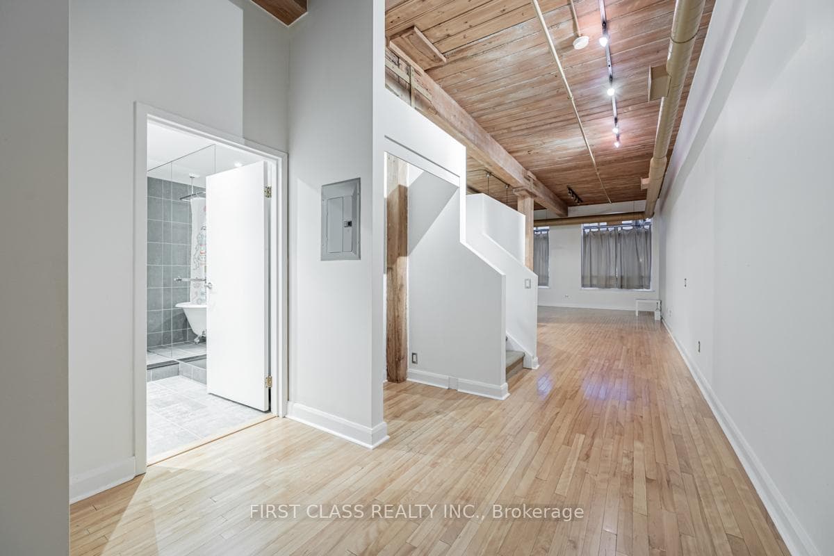 993 Queen Street Unit 218 photo 4