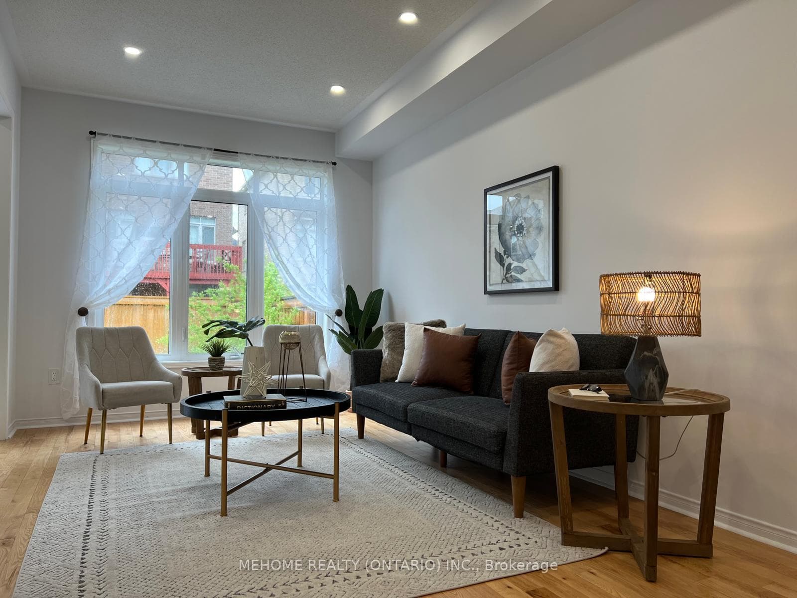 135 Fortis Crescent photo 11
