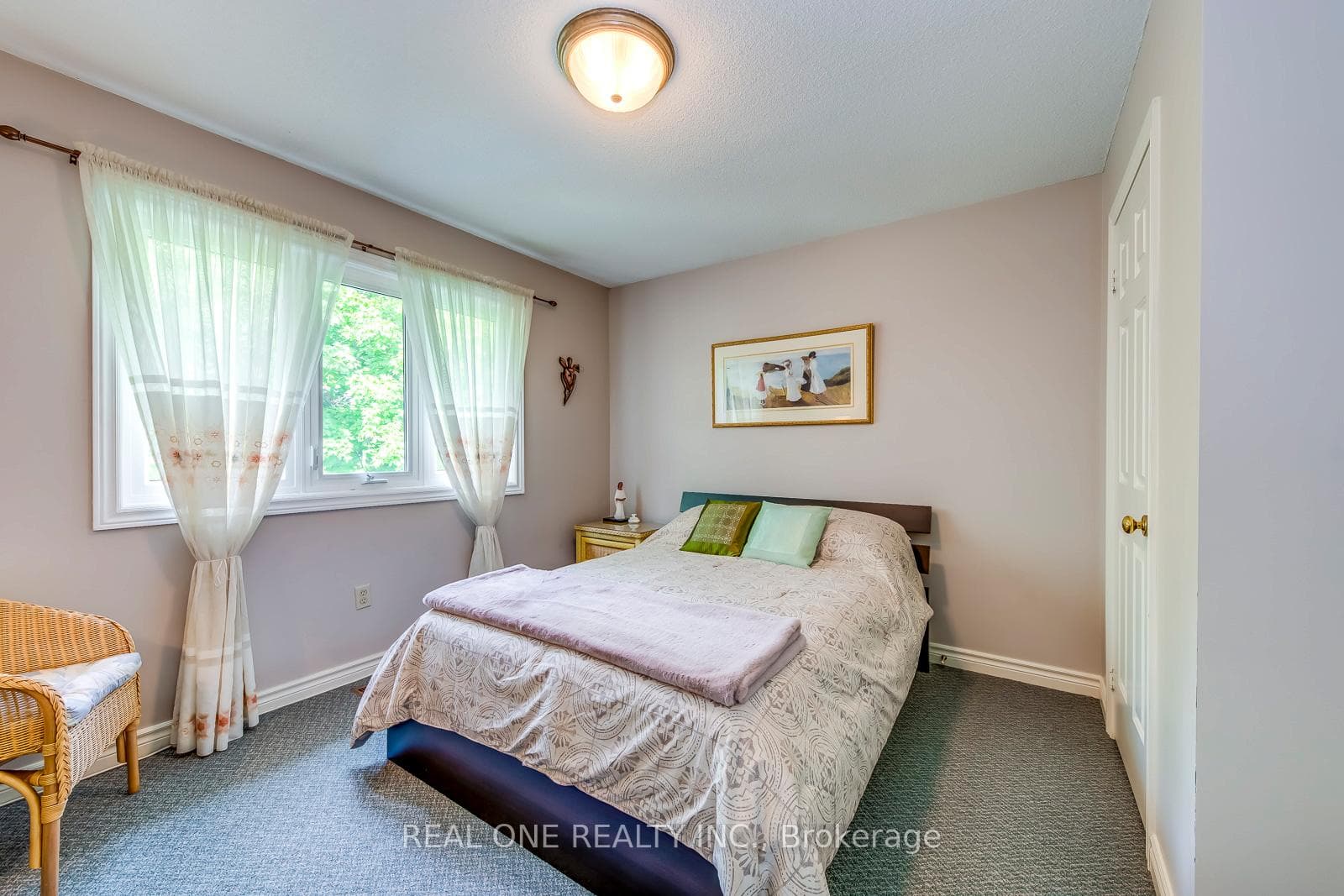 566 Blenheim Crescent photo 28