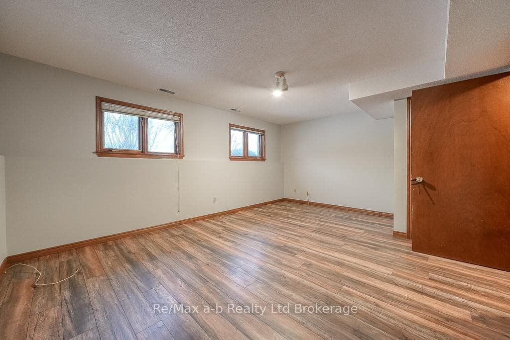 273 Whiting Street photo 24