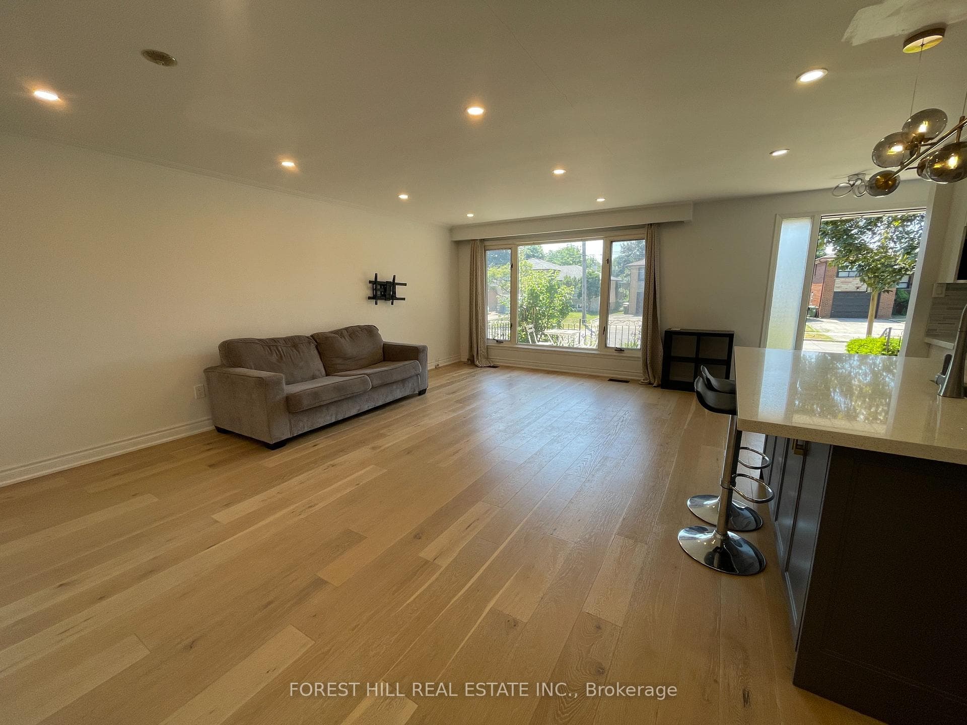402 Patricia Avenue photo 9