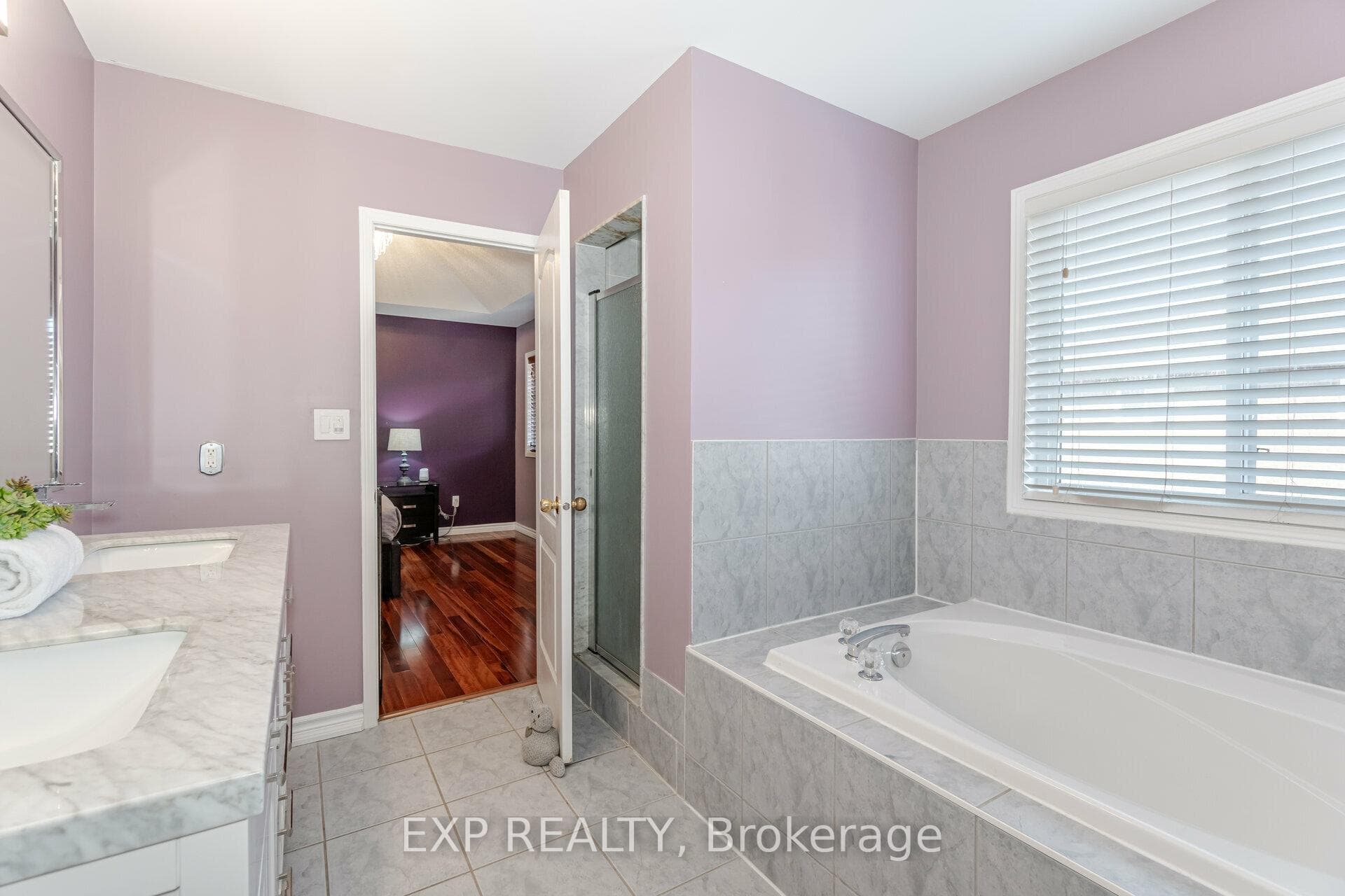 1076 Galesway Boulevard photo 9