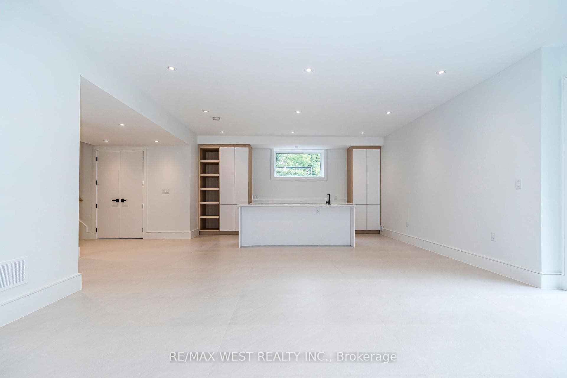 109 Hounslow Avenue photo 39