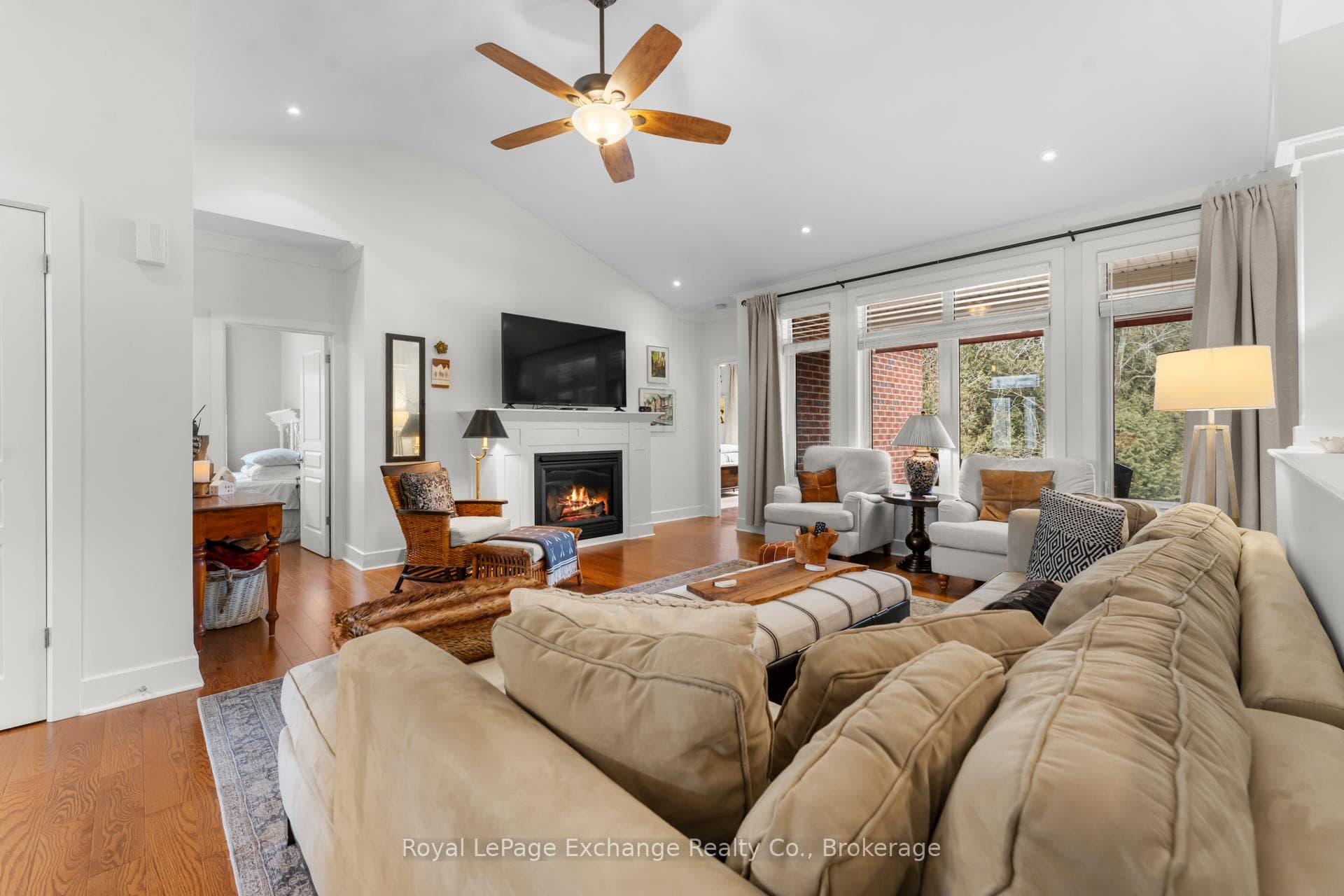 592 Hunter Street photo 15