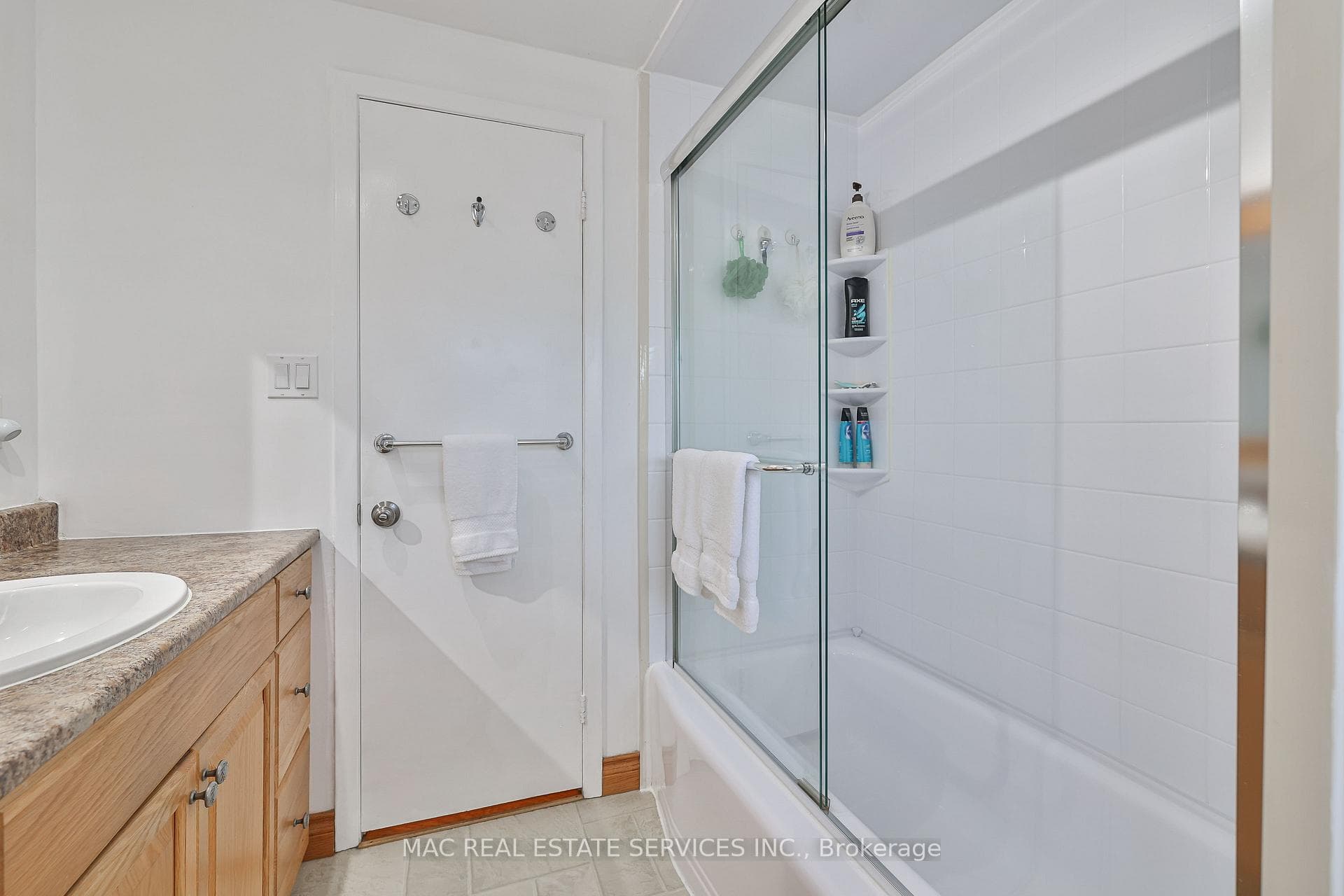 199 Oakmeadow Boulevard photo 14
