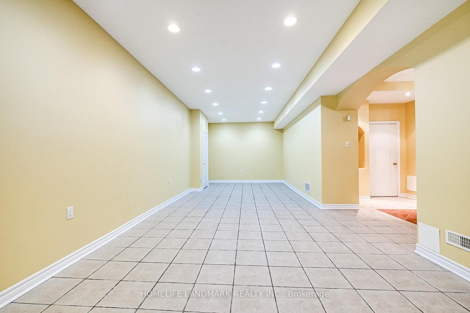 9 Chantilly Crescent photo 35
