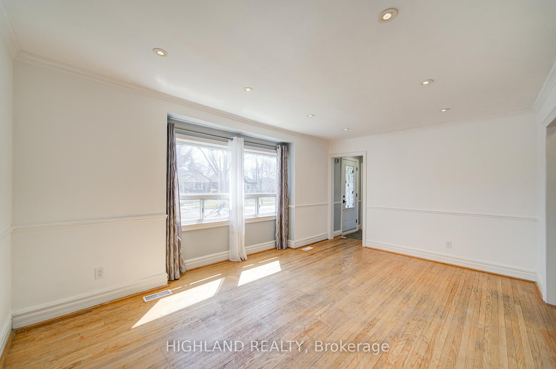 90 Clouston Avenue photo 8