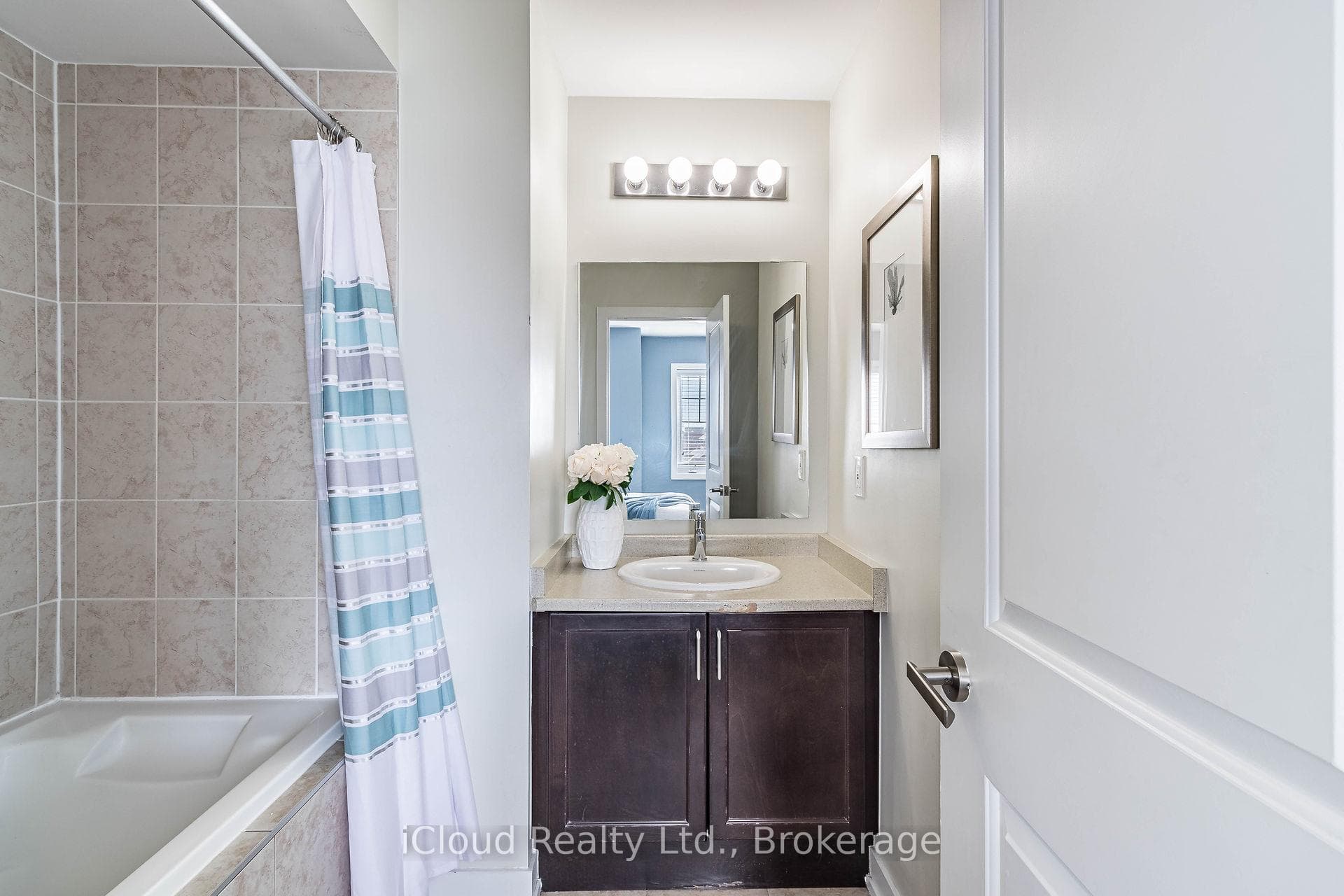 156 Inspire Boulevard photo 31