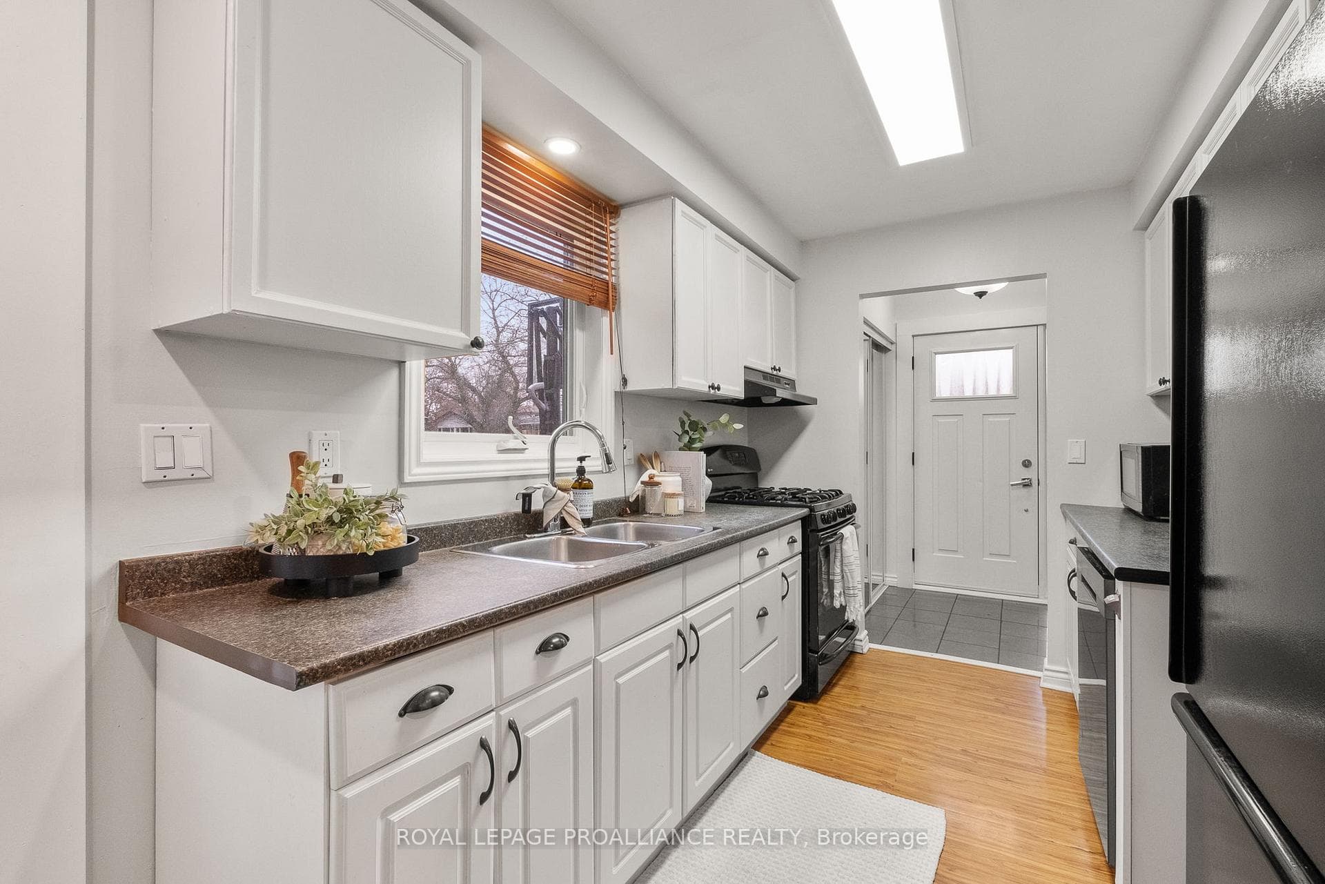 582 Carlisle Street photo 10