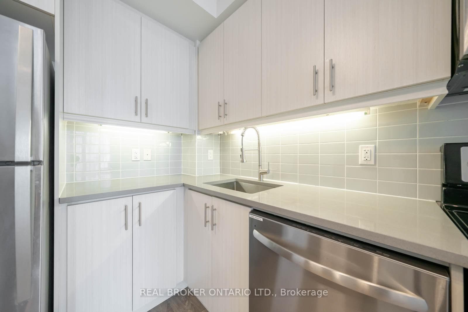 15 Zorra Street Unit 1801 photo 10
