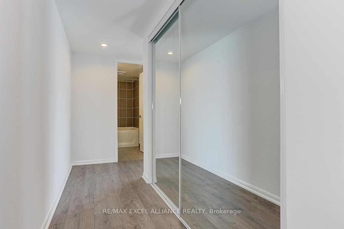 830 Lawrence Avenue Unit 2707 photo 5