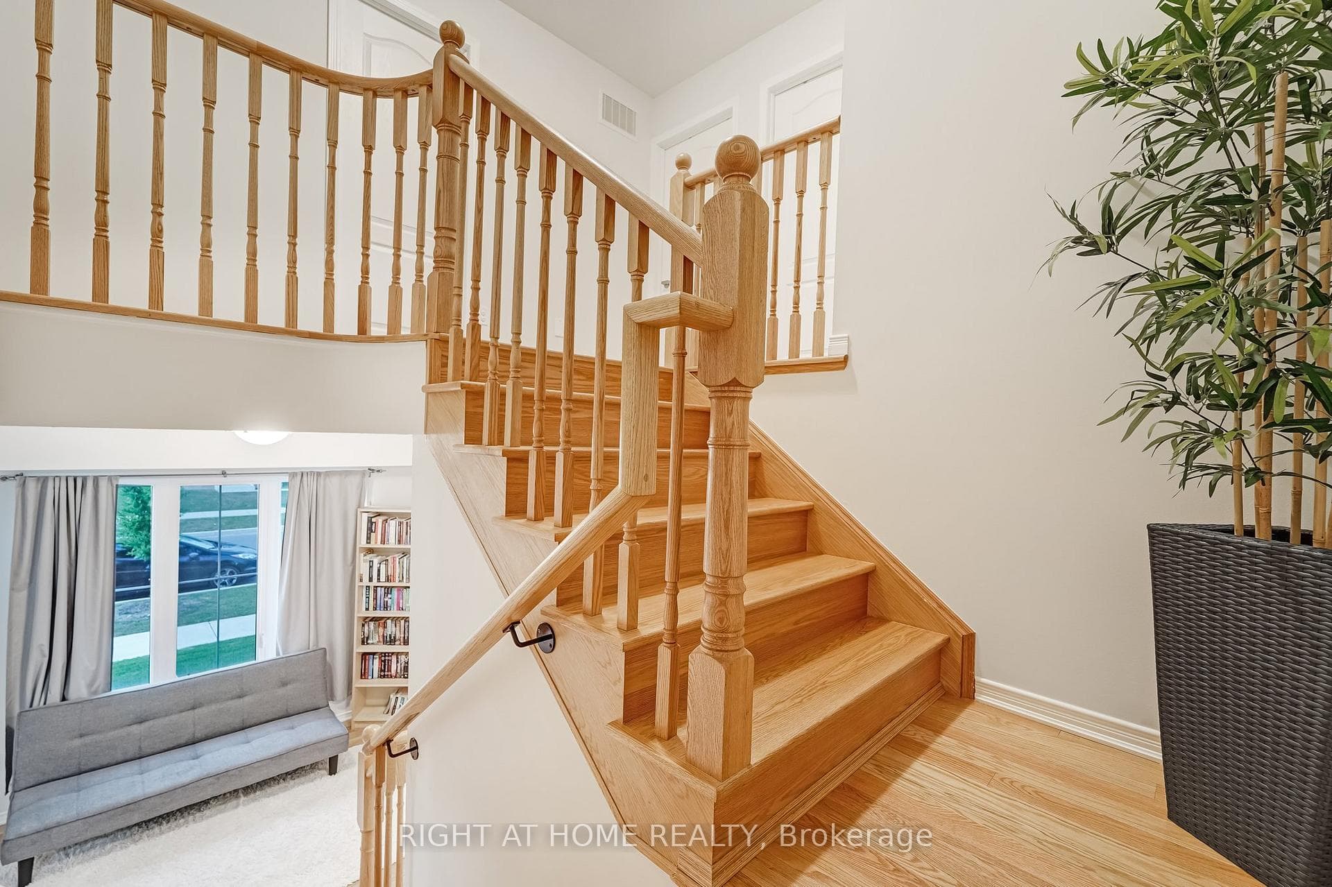 45 Oaktree Drive photo 14