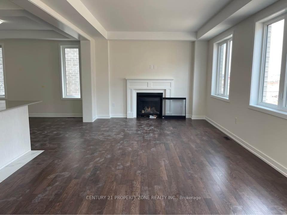 15 Stanley Leitch Drive photo 10