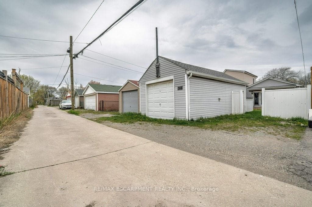 266 Paling Avenue photo 31