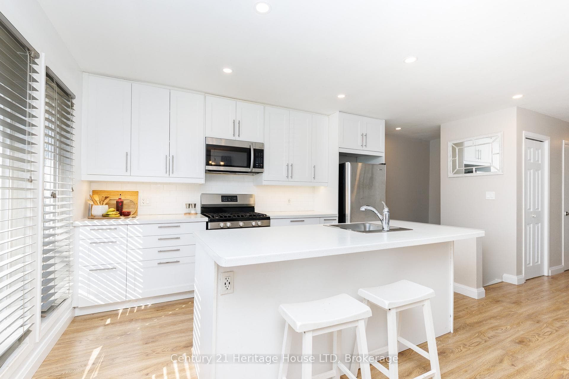 6937 Dolphin Street photo 14