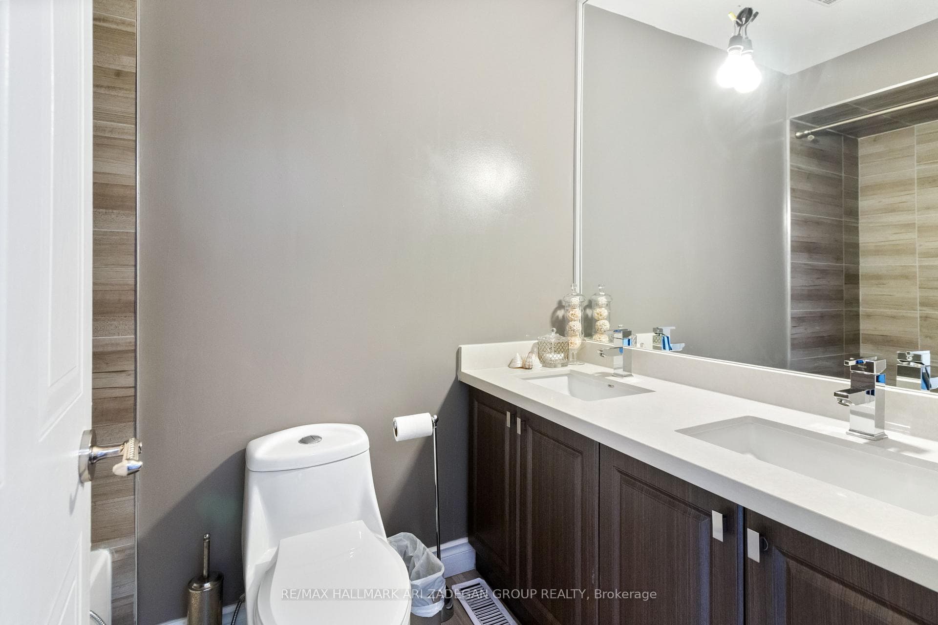 16 Roseborough Crescent photo 21
