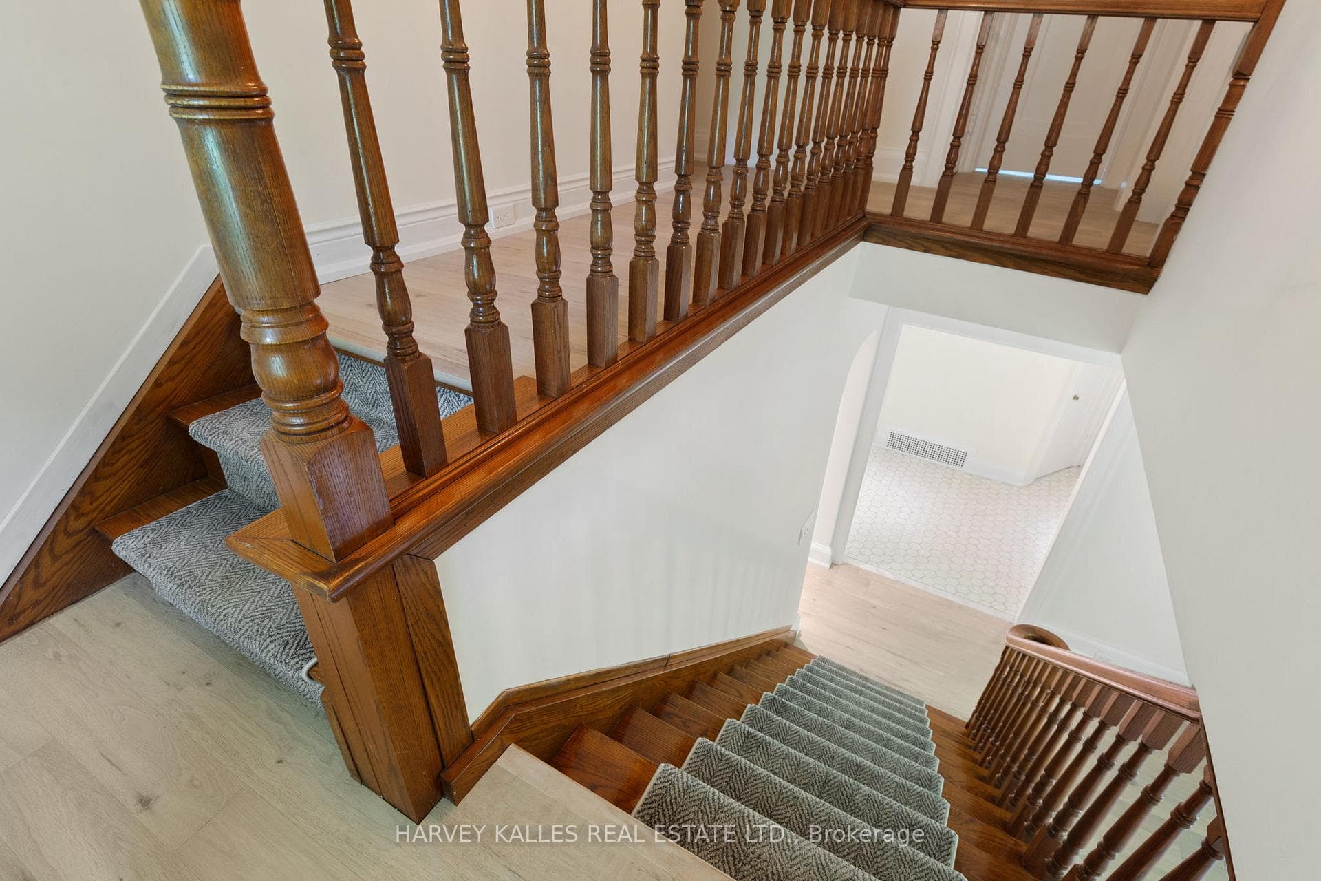 104 Donwoods Drive photo 23