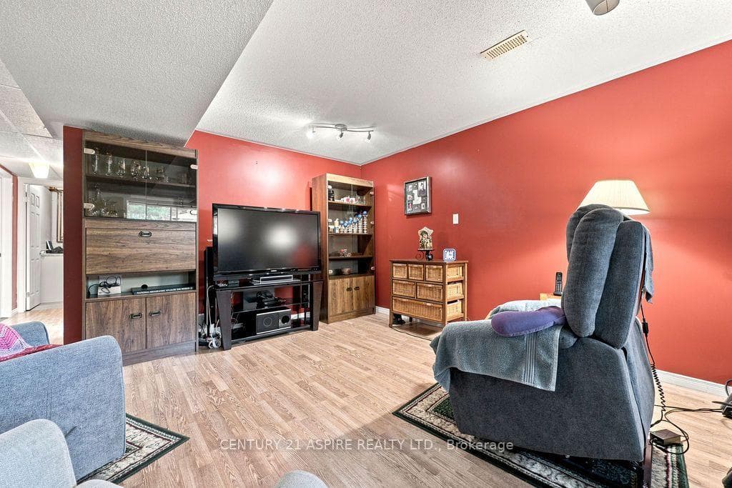 23 Cardinal Crescent photo 24