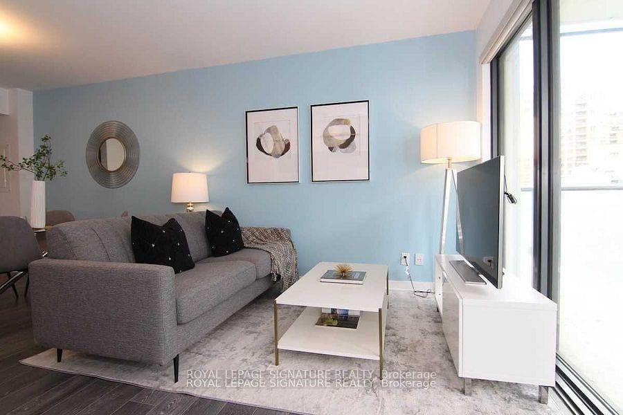 185 Roehampton Avenue Unit 303 photo 5