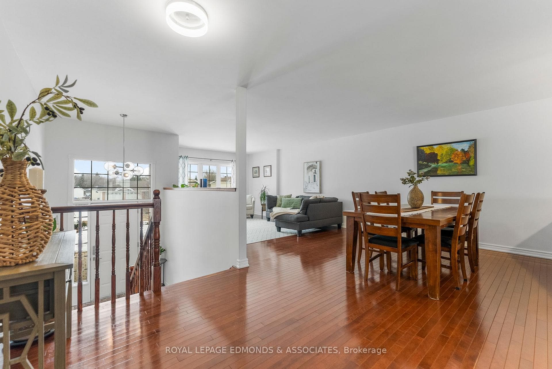 669 Fairview Avenue photo 11