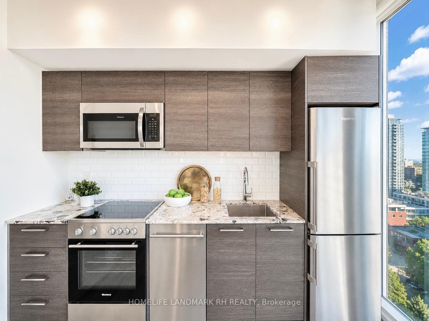 28 Wellesley Street Unit 1004 photo 7