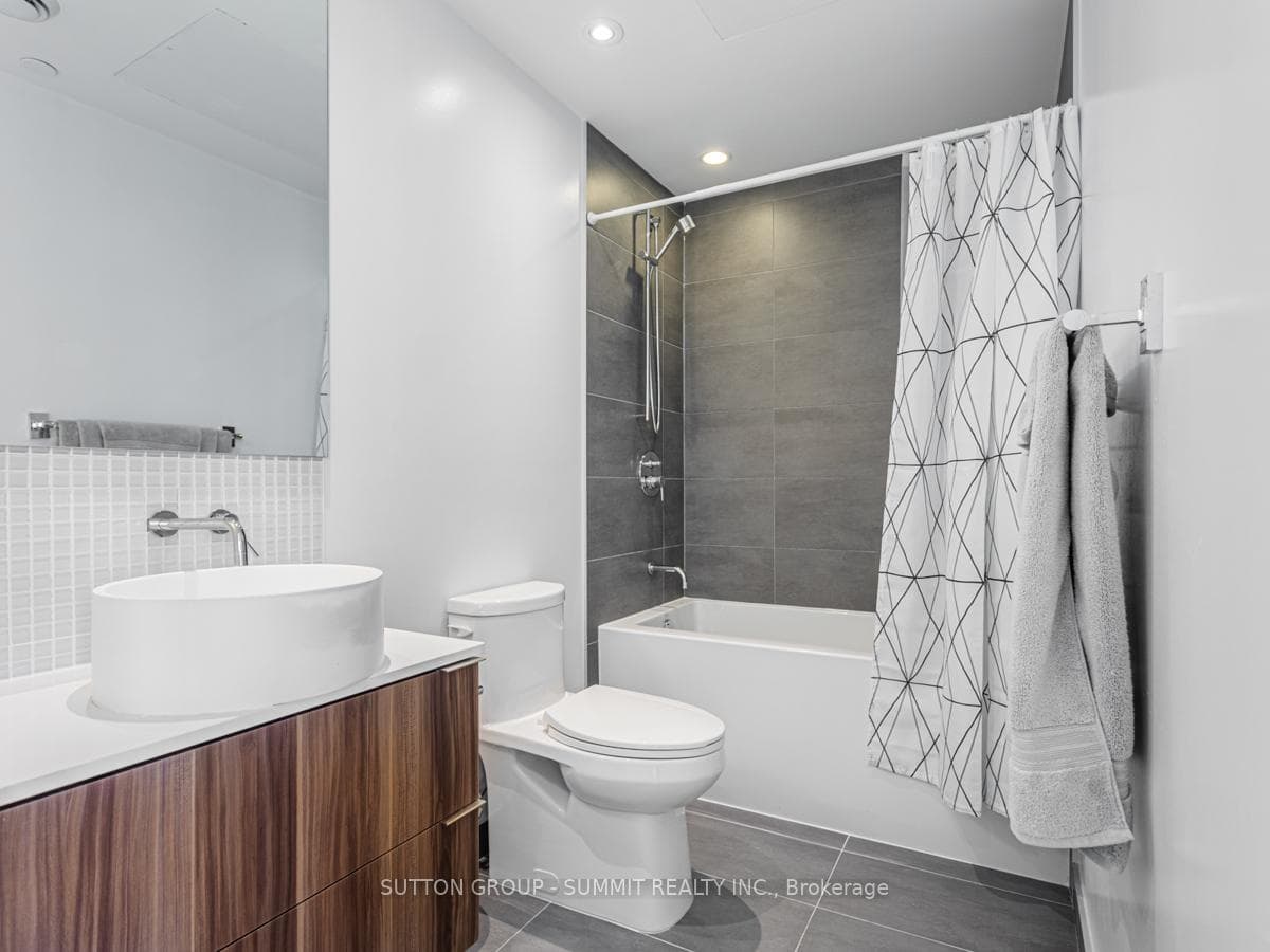 185 Roehampton Avenue Unit 3202 photo 15