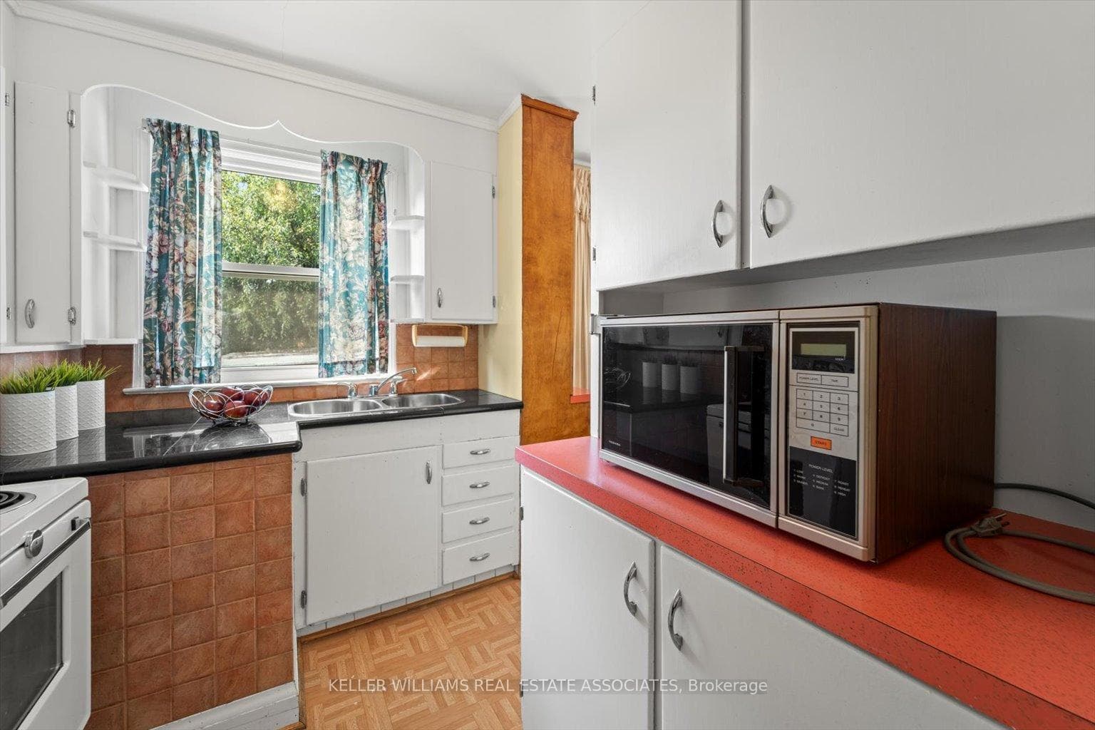 1482 Blanefield Road photo 9