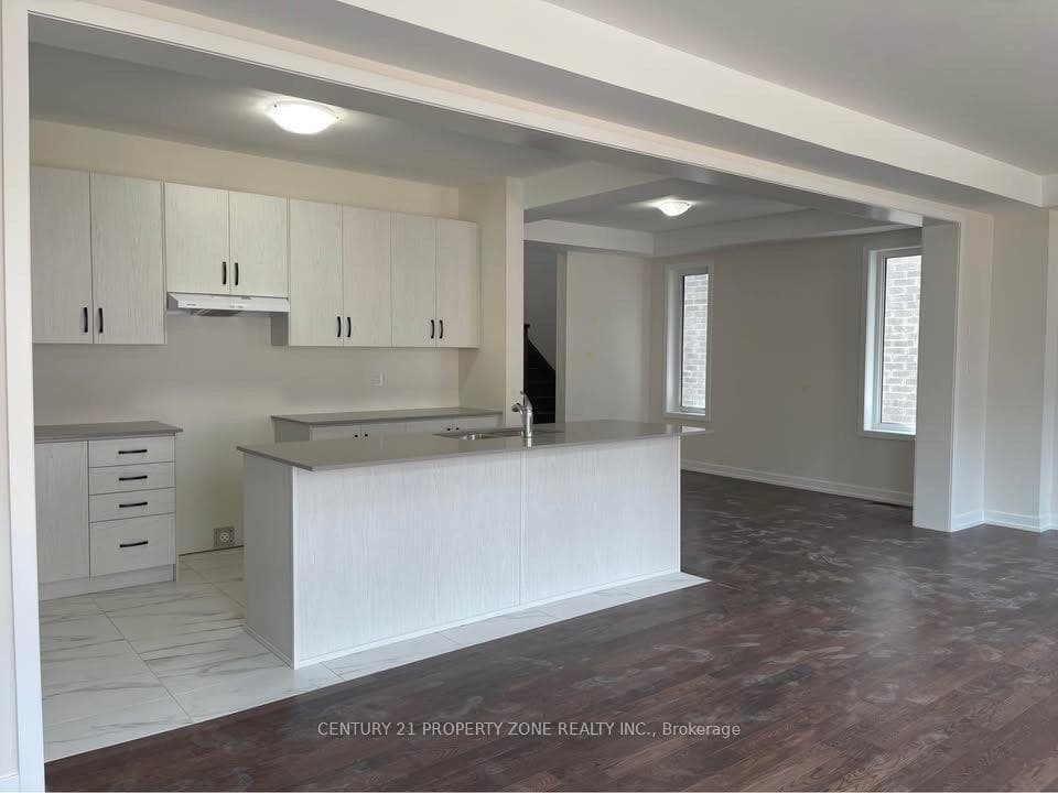 15 Stanley Leitch Drive photo 7