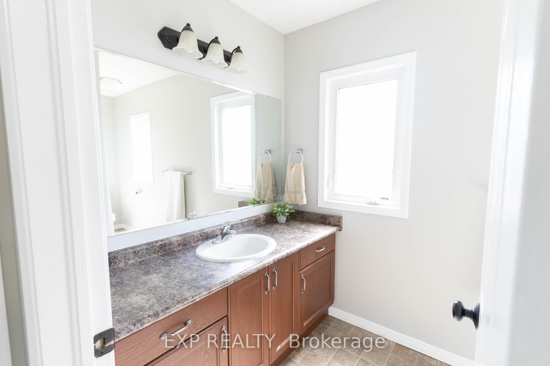 1319 COUNTRYSTONE Drive photo 29