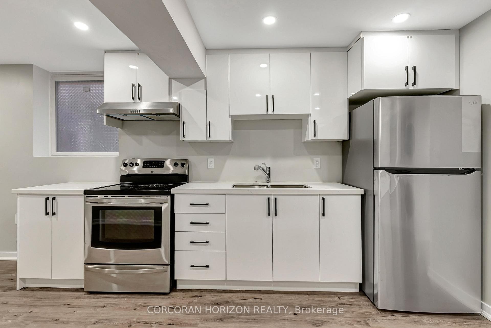26 Tweedsdale Street Unit Lower photo 1